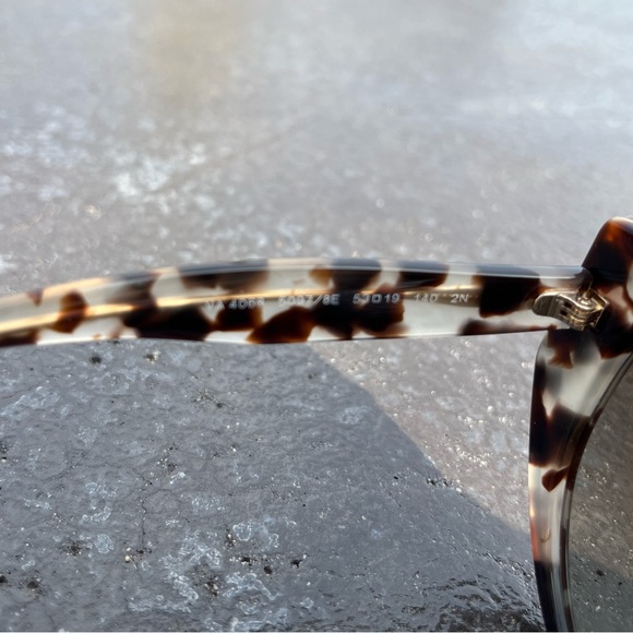 Authentic VALENTINO Rockstud Sunglasses women’s *like new* with original box - Picture 8 of 8